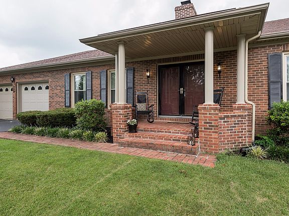 3rd image of 209 Ironwood Dr