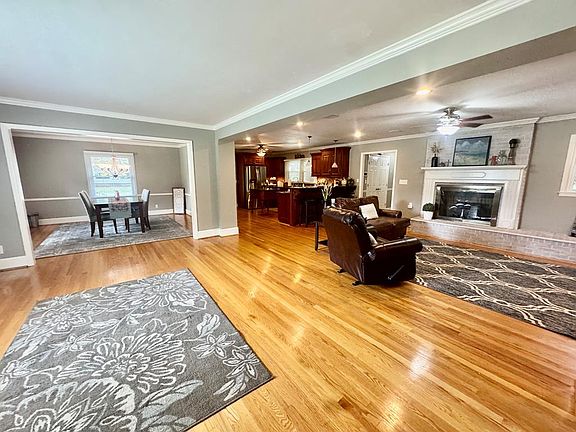 2nd image of 372 Hanley Cir