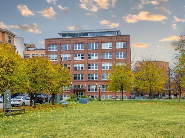 225 9th St E Unit 208, Saint Paul, MN 55101