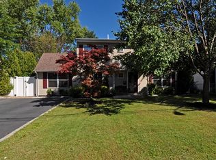 14 Farmbrook Dr, Old Bridge, NJ 08857
