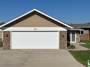 2225 Riviera Rd UNIT 109, Sioux Center, IA 51250