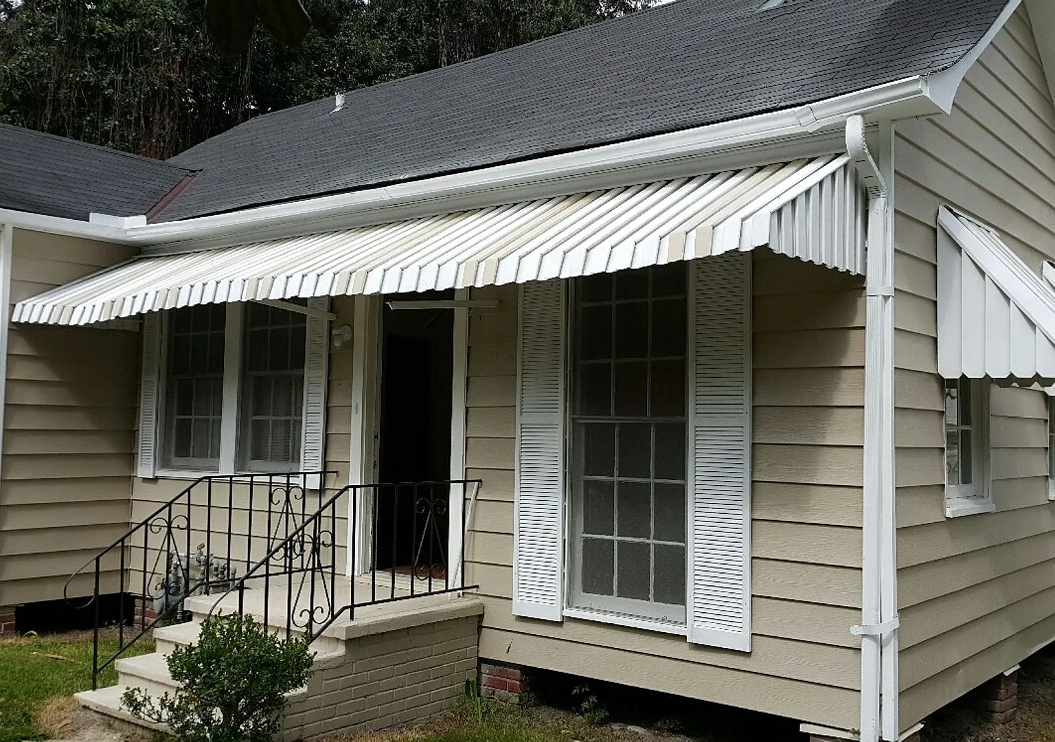 2933 Dayton Street - 4 bedrooms 2 baths — Photo 3