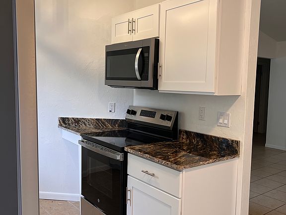 3rd image of 19 Brittany Ln #B