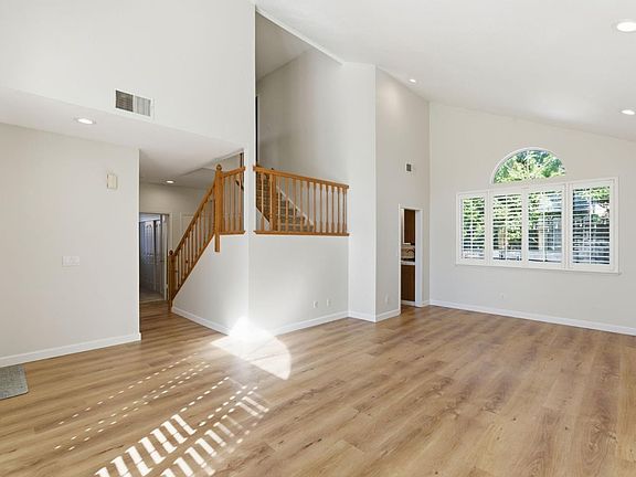 4th image of 113 Derry Ct
