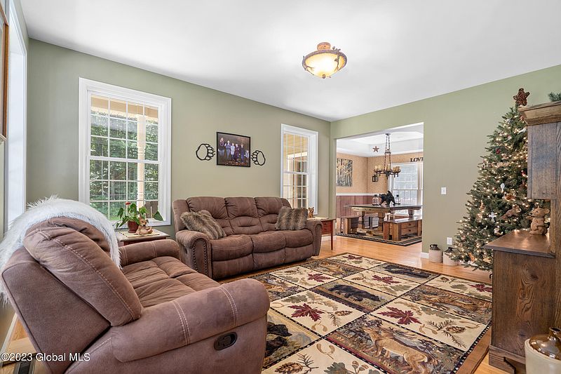 4th image of 361 Gansevoort Road