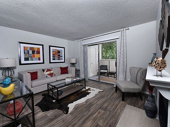 3rd image of 812 Brown Blvd #205