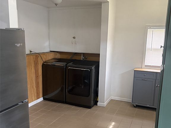 5th image of 114 W Oak St