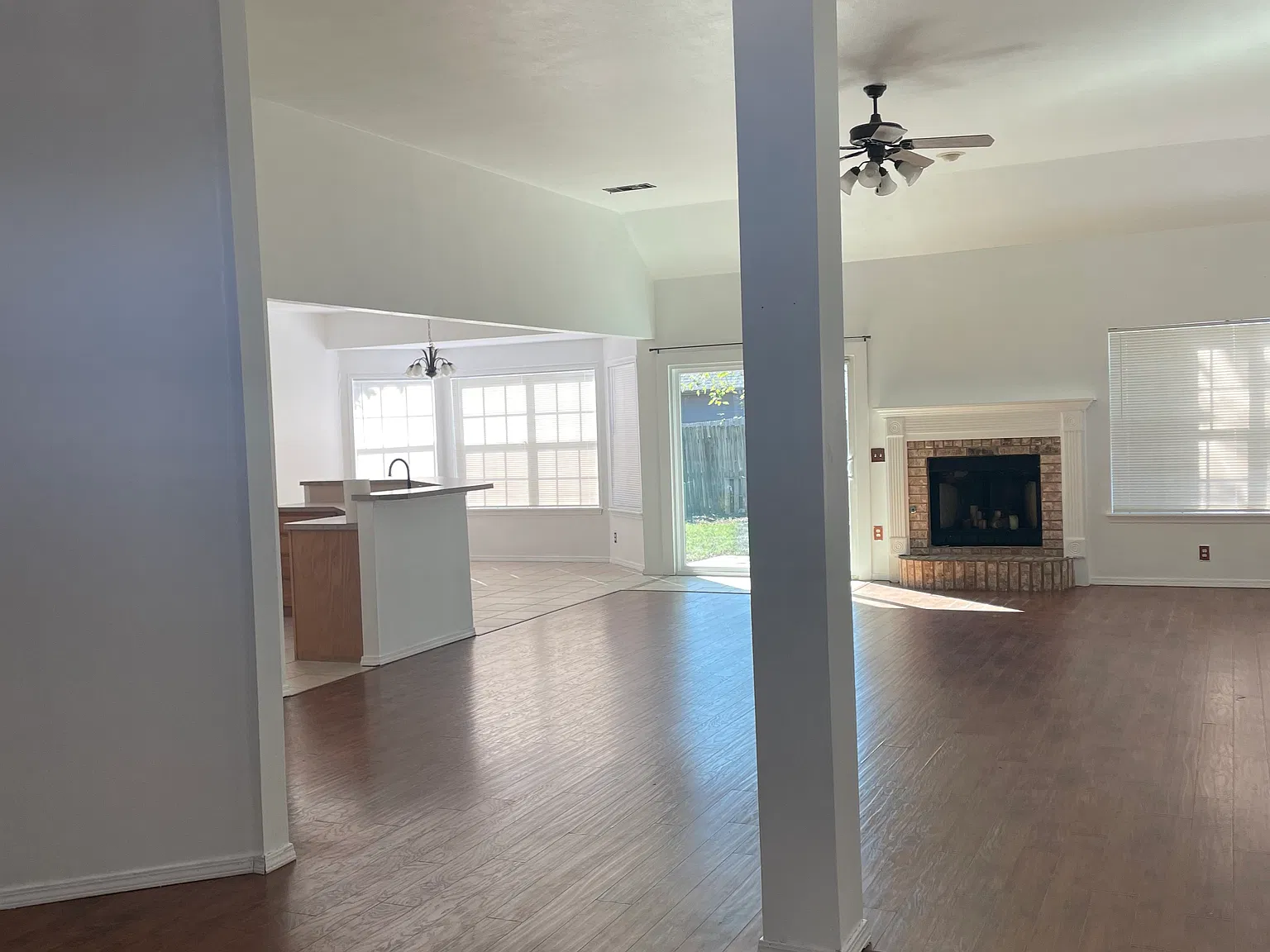4 bed, 2185 sqft, $1,975 — Photo 2