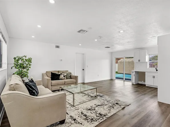 2271 Utopia Dr, Miramar, FL 33023