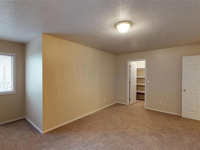 Sierra Vista Apartments — Photo 47