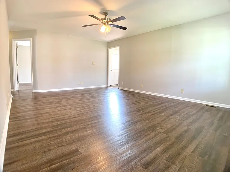355 Broadmore Dr — Photo 5