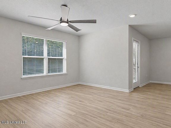 3rd image of 1024 Enclave Cir