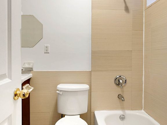 5th image of 244 Madison St APT 1L