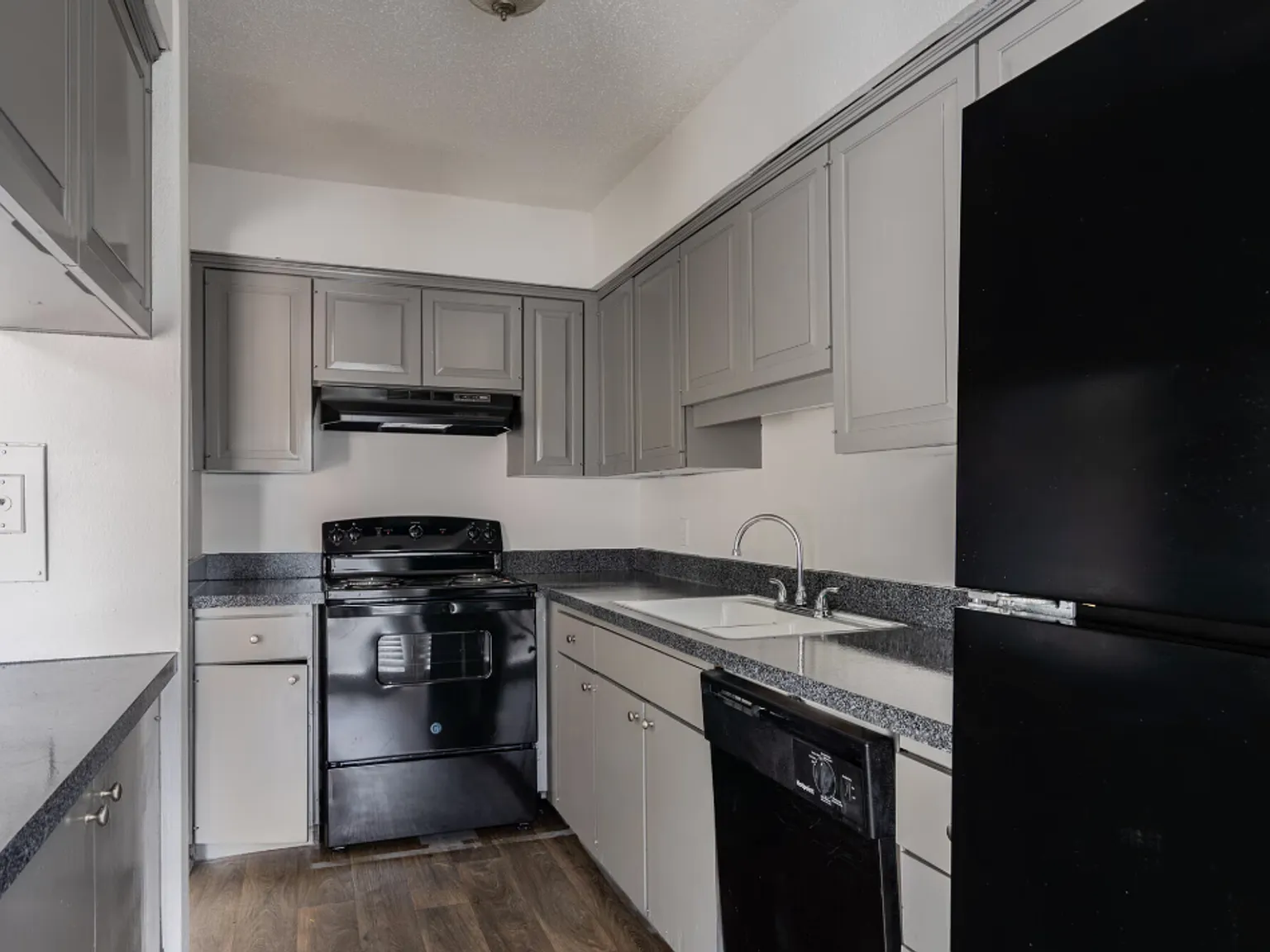 Lux Estate TX Apartments — Photo 4
