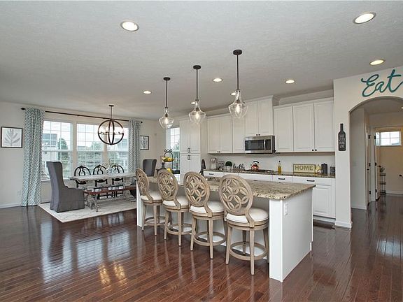 3rd image of 6531 Stoneyridge Dr