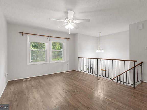 2nd image of 9 Edison Ct