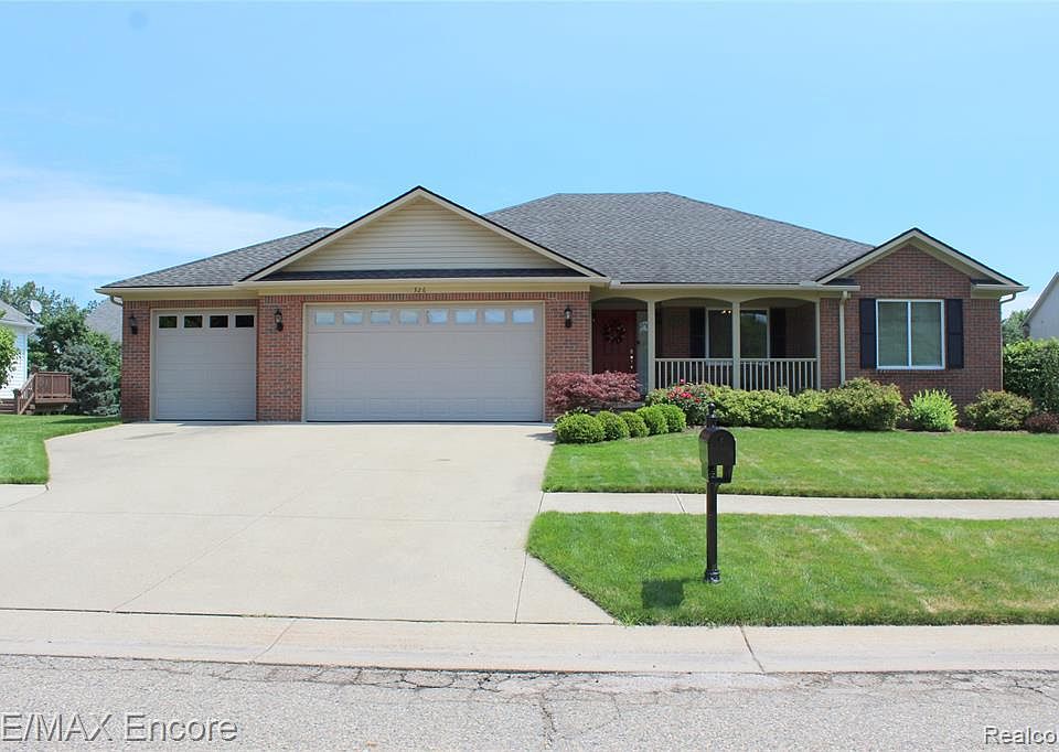 1st image of 326 Oxford Lake Dr