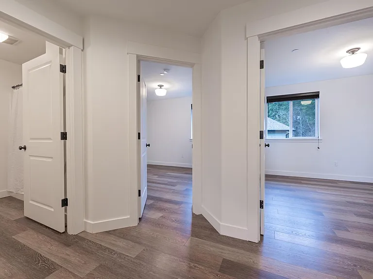 1523 SE Honeysuckle Loop #A — Photo 8
