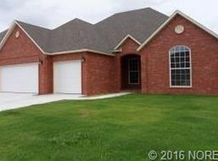 829 Great Oaks Dr, McAlester, OK 74501