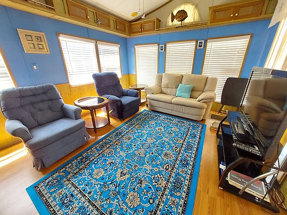 4th image of 1520 Aires Dr #423