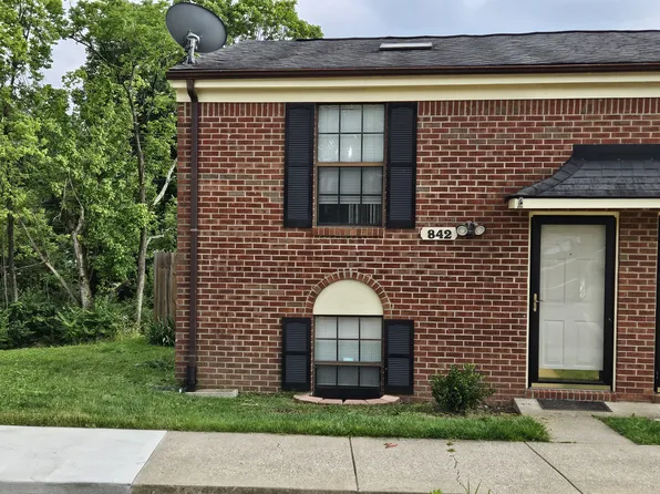 842 Spring Meadows Dr, Lexington, KY 40504