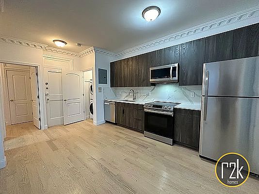 5th image of 35-25 Crescent St #3C