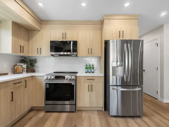198 W Silver Brook Rd NW, Calgary, AB T3B 3J1
