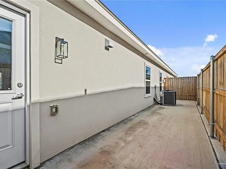 5700 Swallow Ave #4 — Photo 25