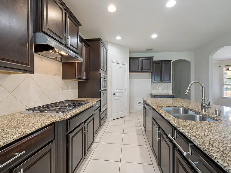 673 Revalen Ln — Photo 8
