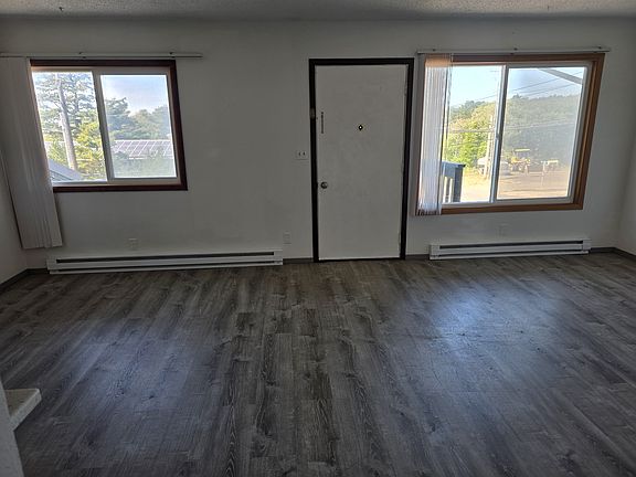 2nd image of 223 NW Nye St APT 4