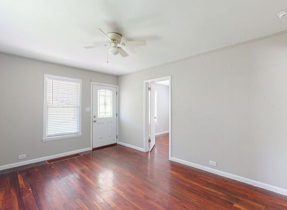 2nd image of 1425 Lantana Ln