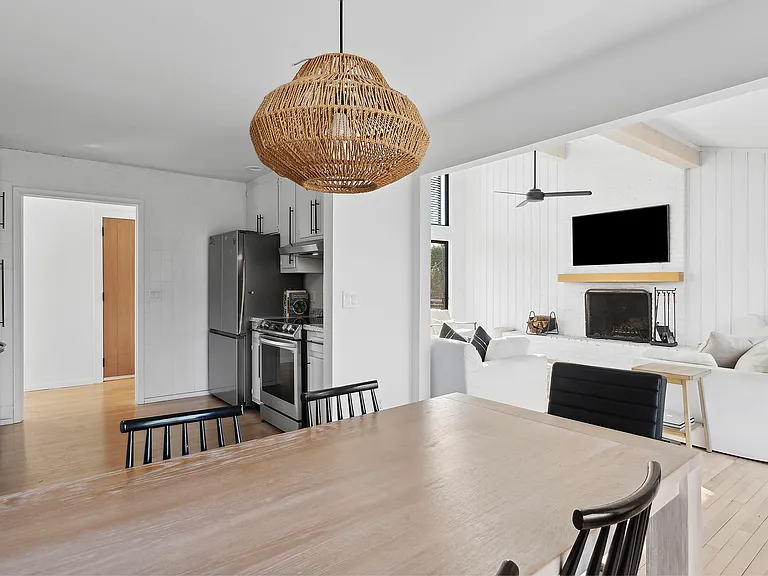 148 S Fairview Ave — Photo 5