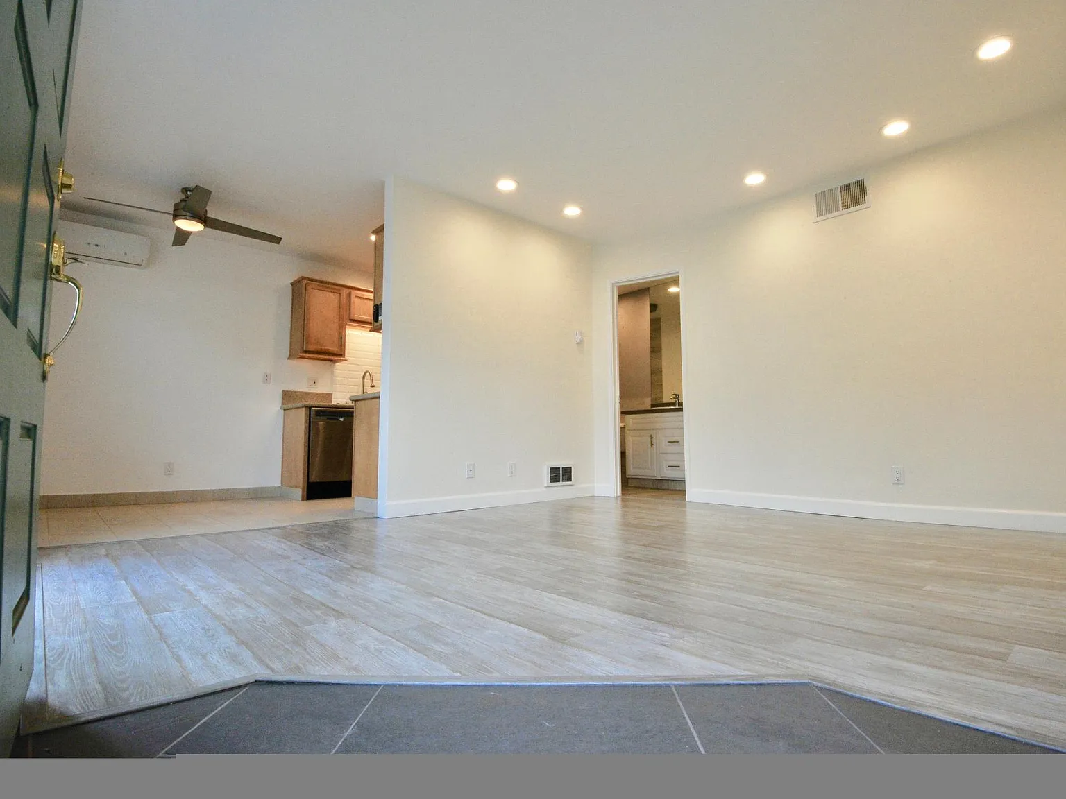 1436 Barry Ave — Photo 1
