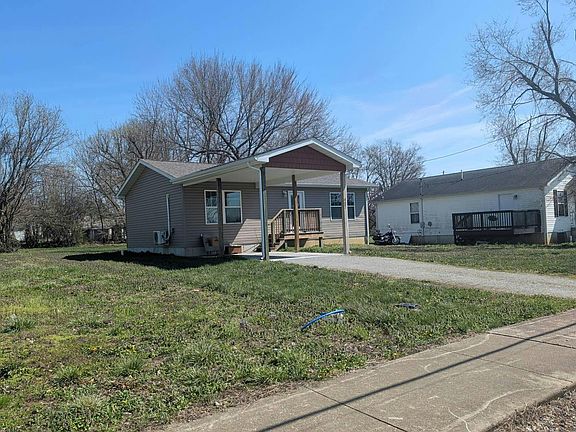 3rd image of 407 Villar St
