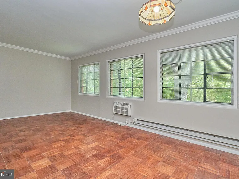 1553 Mount Eagle Pl — Photo 8