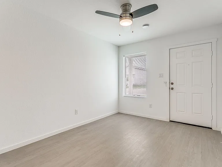 5010 Primrose Rdg — Photo 6