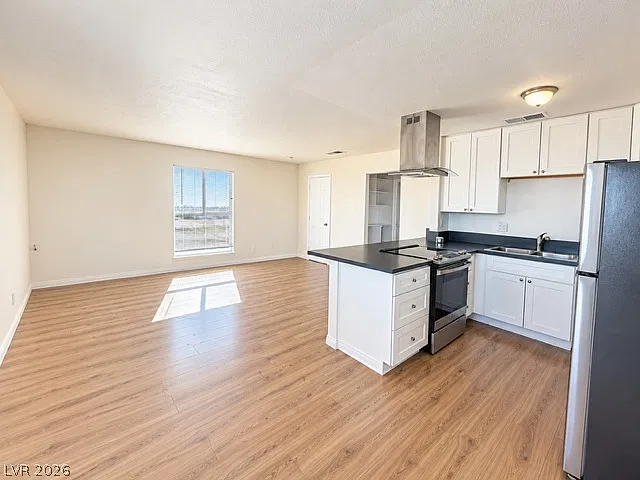 2 bed, 1.0 bath, 2788 sqft, $1,410 — Photo 3