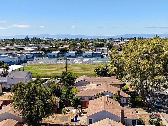 4th image of 1608 143rd Ave