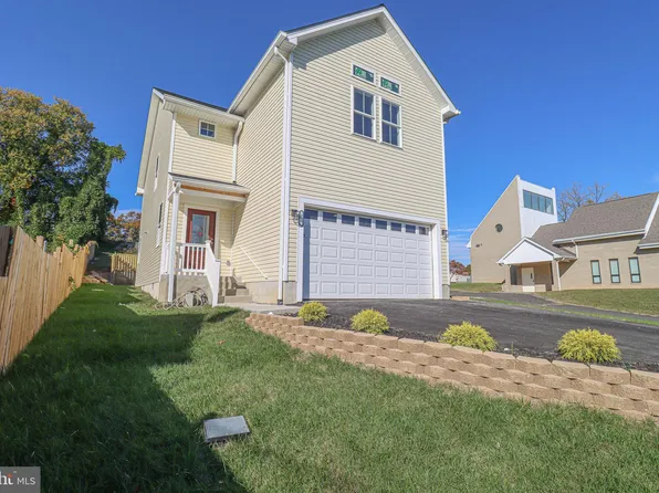 900 Cedar Heights Dr, Capitol Heights, MD 20743