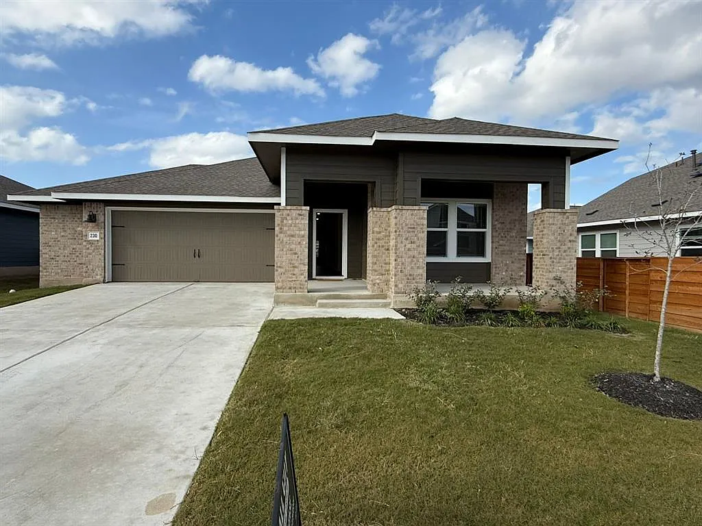 4 bed, 2303 sqft, $2,599 — Photo 2