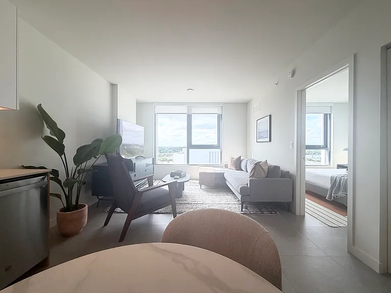 166 NW 29th St #3 — Photo 7