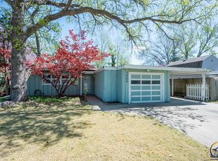 2404 SW College Ave, Topeka, KS 66611