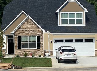 17 Spence Dr, Hendersonville, NC 28739