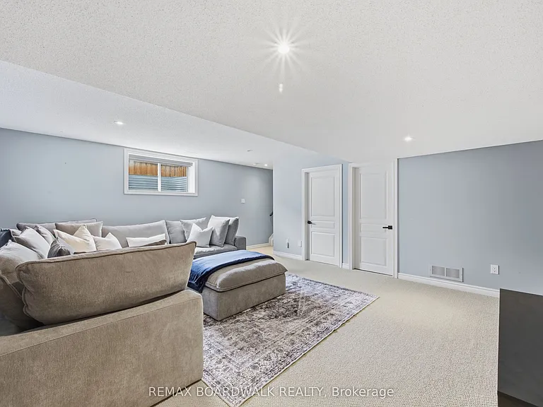 375 Cooks Mill Cres — Photo 36
