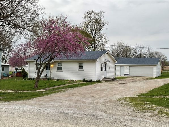 110 E Bissell St, Tower Hill, IL 62571