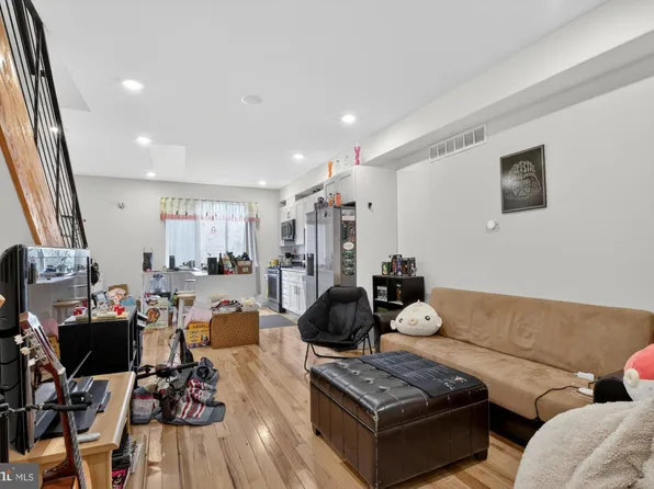 1445 S 32nd St #2, Philadelphia, PA 19146