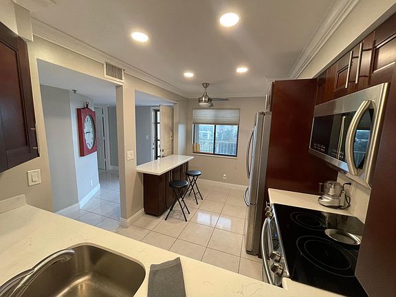 4th image of 14425 Strathmore Lane #806