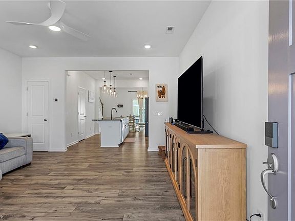 3rd image of 1908 Ardmore Commons Dr
