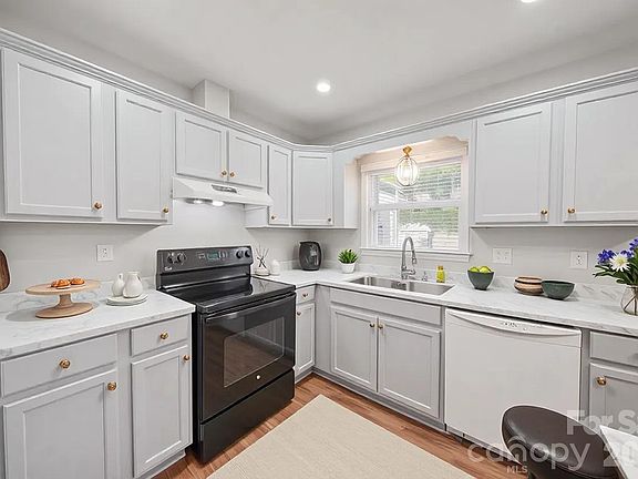 5th image of 3323 Wiseman Dr