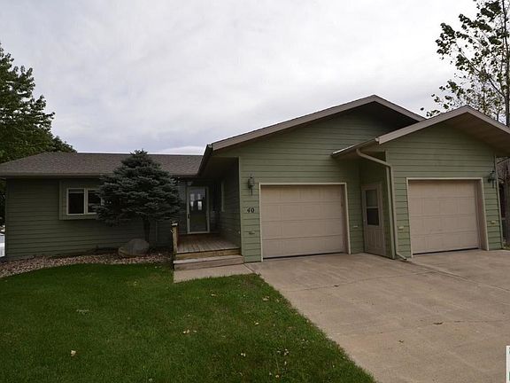 3rd image of 40 Hill Dr #40